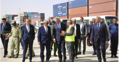 Le ministre des Affaires économiques et le ministre délégué marocain visitent le Port autonome de Nouakchott