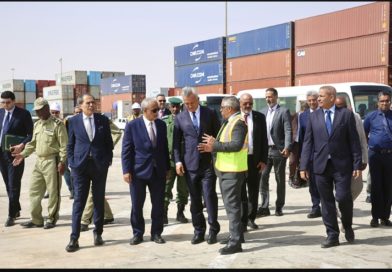 Le ministre des Affaires économiques et le ministre délégué marocain visitent le Port autonome de Nouakchott