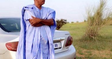 Boubous, courbettes et amnésie nationale – Par Yedaly Fall