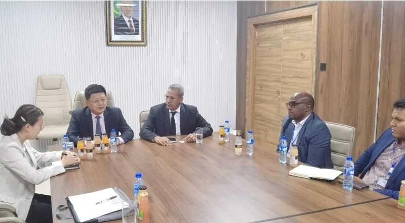 L&rsquo;Ambassadeur Tang Zhongdong rencontre le Directeur général du port autonome de Nouakchott